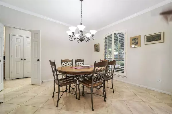 9215 Shango LN, Houston, TX 77095