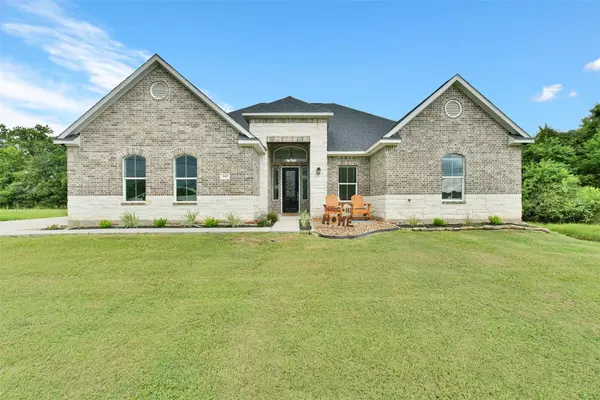 649 Wagon Wheel TRL, Angleton, TX 77515