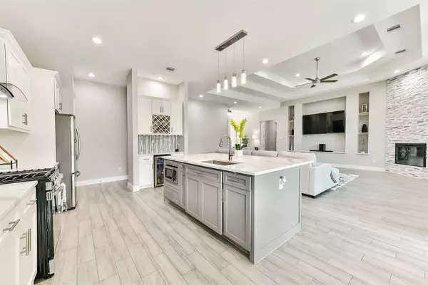 649 Wagon Wheel TRL, Angleton, TX 77515