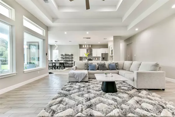 649 Wagon Wheel TRL, Angleton, TX 77515