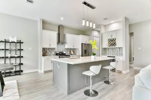 649 Wagon Wheel TRL, Angleton, TX 77515