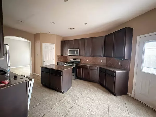 5419 Peppermint LN, Baytown, TX 77521