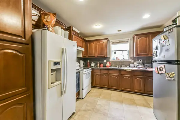 27136 Coach Light LN, New Caney, TX 77357