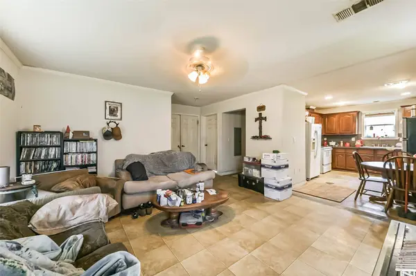 27136 Coach Light LN, New Caney, TX 77357