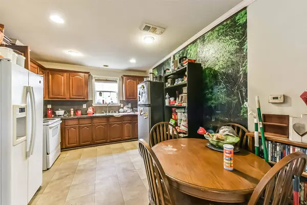 27136 Coach Light LN, New Caney, TX 77357