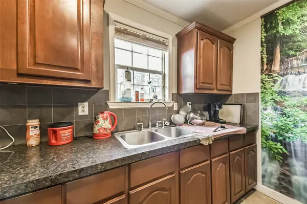 27136 Coach Light LN, New Caney, TX 77357