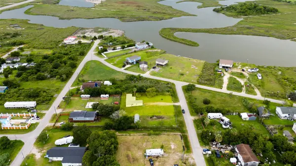 4723 Mallard ST, Hitchcock, TX 77563
