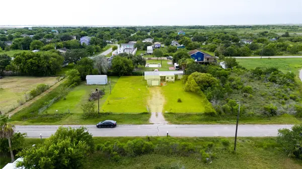 4723 Mallard ST, Hitchcock, TX 77563