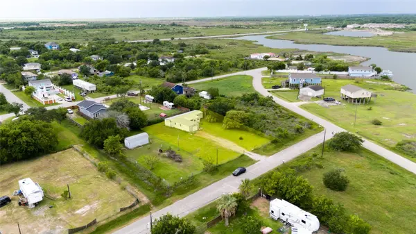 4723 Mallard ST, Hitchcock, TX 77563