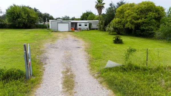 4723 Mallard ST, Hitchcock, TX 77563