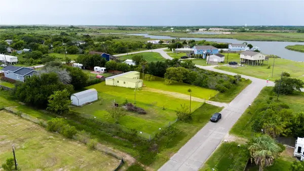 4723 Mallard ST, Hitchcock, TX 77563