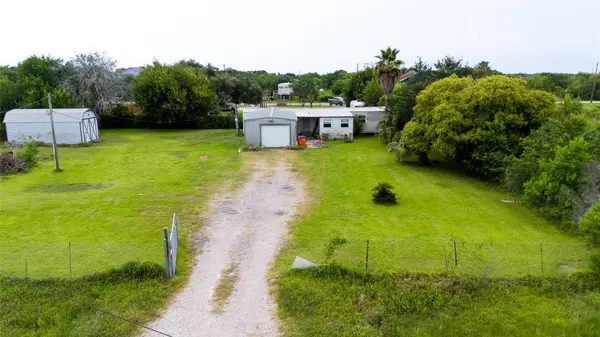 4723 Mallard ST, Hitchcock, TX 77563