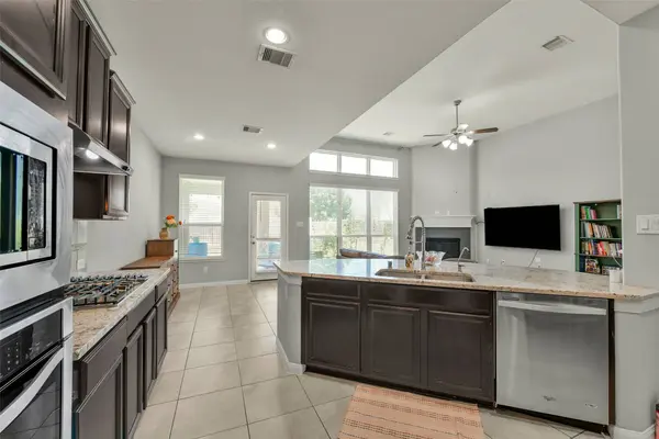 1906 Dry Willow LN, Pearland, TX 77089