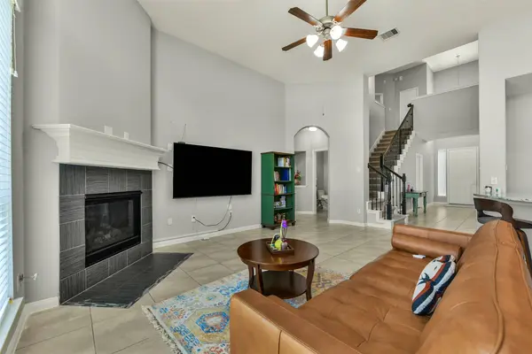 1906 Dry Willow LN, Pearland, TX 77089