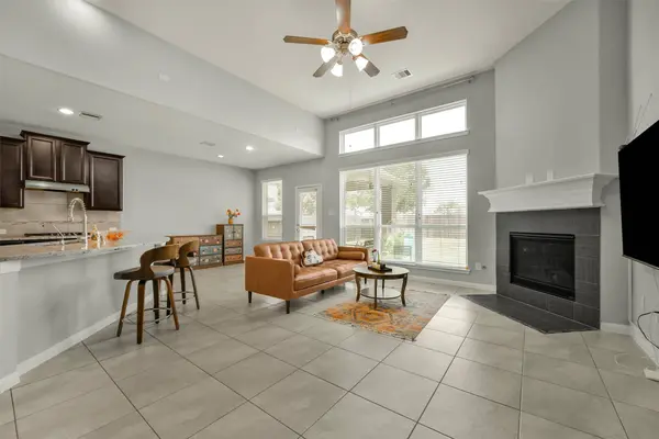 1906 Dry Willow LN, Pearland, TX 77089