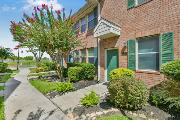 2121 Kemah Village DR, Kemah, TX 77565