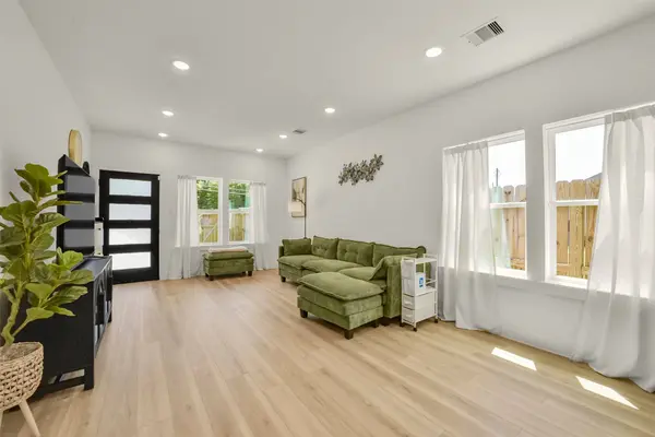 9525 Beckley ST, Houston, TX 77088
