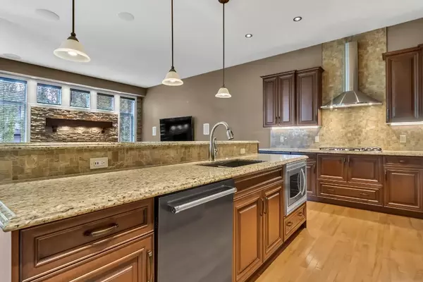 Calgary, AB T3M 0S4,184 Cranarch Cir SE