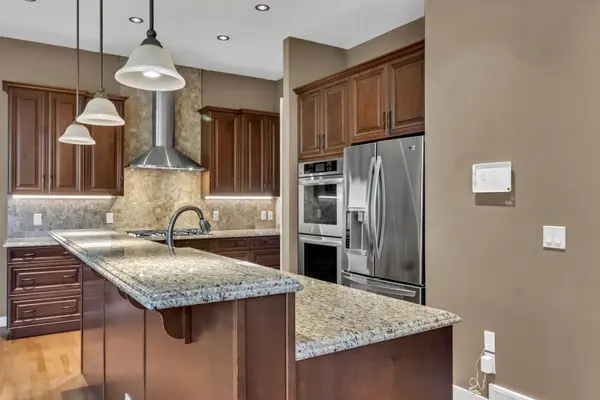 184 Cranarch Cir SE, Calgary, AB T3M 0S4