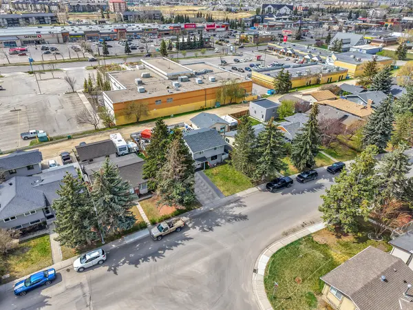 421 Albert St SE, Airdrie, AB T4B 1L4