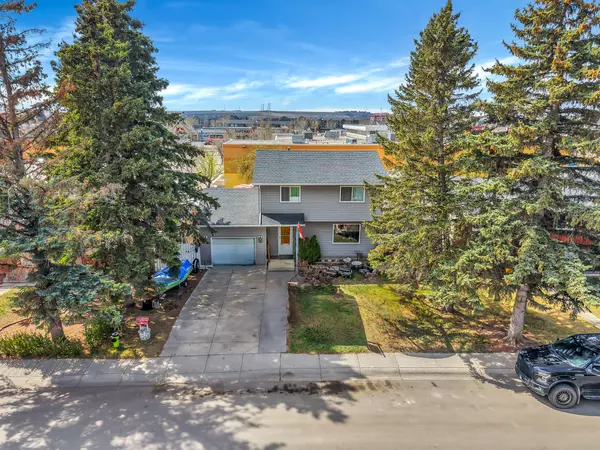 421 Albert St SE, Airdrie, AB T4B 1L4