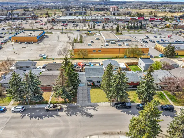 421 Albert St SE, Airdrie, AB T4B 1L4