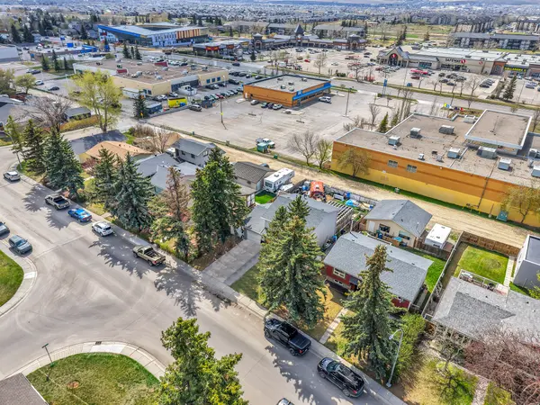 421 Albert St SE, Airdrie, AB T4B 1L4