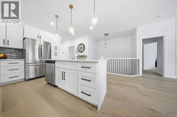 103 Oakmere Green, Chestermere, AB T1X1N4