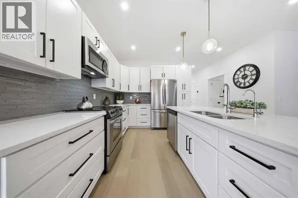 103 Oakmere Green, Chestermere, AB T1X1N4