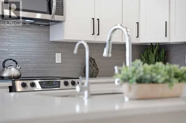 103 Oakmere Green, Chestermere, AB T1X1N4