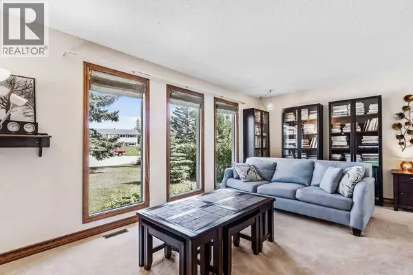 652 Dalmeny Hill NW, Calgary, AB T3A1T6