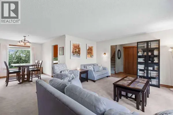 652 Dalmeny Hill NW, Calgary, AB T3A1T6