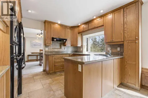 652 Dalmeny Hill NW, Calgary, AB T3A1T6