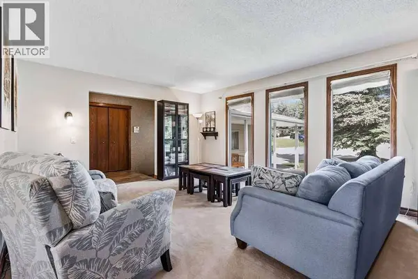 652 Dalmeny Hill NW, Calgary, AB T3A1T6