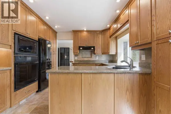 652 Dalmeny Hill NW, Calgary, AB T3A1T6