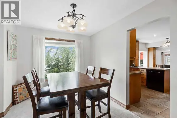 652 Dalmeny Hill NW, Calgary, AB T3A1T6