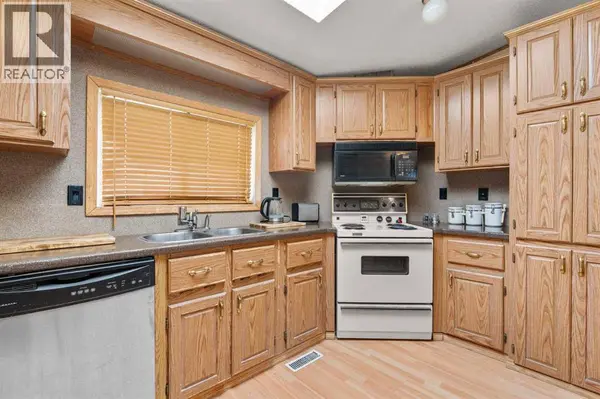 254 Erin Woods Circle SE, Calgary, AB T2B3C9
