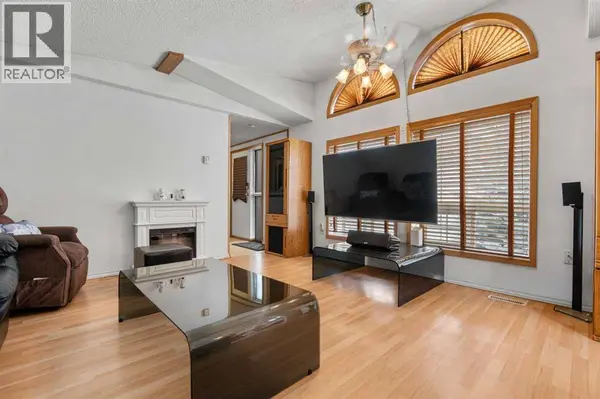 254 Erin Woods Circle SE, Calgary, AB T2B3C9
