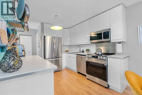 7, 1739 24A Street SW, Calgary, AB T3C1J5