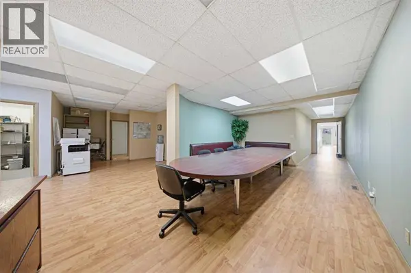 122 2 Avenue, Strathmore, AB T1P1K1