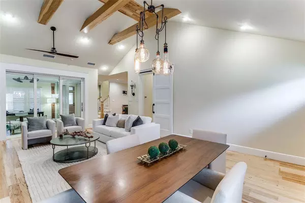 713 E Texas Street, Grapevine, TX 76051