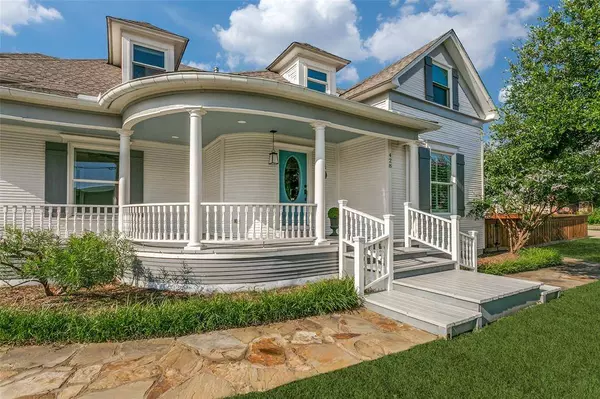 428 E Wall Street, Grapevine, TX 76051