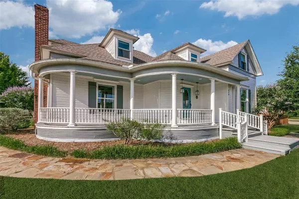 428 E Wall Street, Grapevine, TX 76051