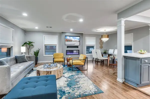 907 E Texas Street, Grapevine, TX 76051