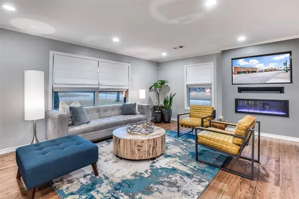 907 E Texas Street, Grapevine, TX 76051