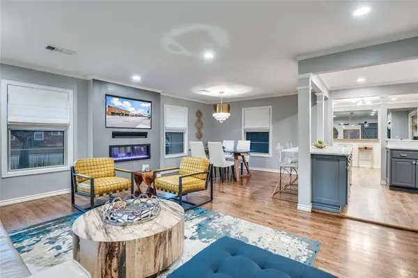 907 E Texas Street, Grapevine, TX 76051