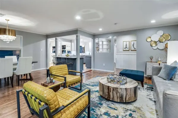 907 E Texas Street, Grapevine, TX 76051