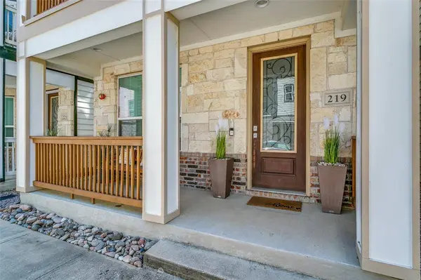 219 S Village Way, Lewisville, TX 75057