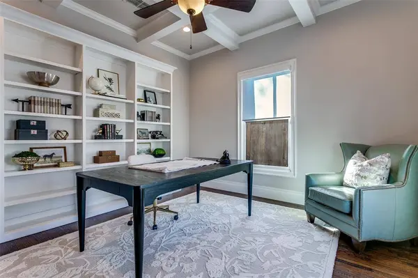 303 S Dooley Street, Grapevine, TX 76051