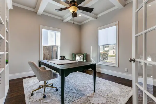 303 S Dooley Street, Grapevine, TX 76051